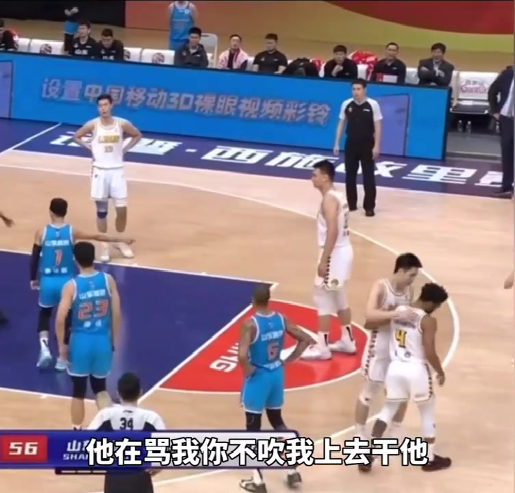 被庫(kù)克罵毛了？高詩(shī)巖對(duì)裁判說(shuō)：他再罵我你不吹，我就上去干他?。ǜ咴?shī)巖對(duì)新疆）